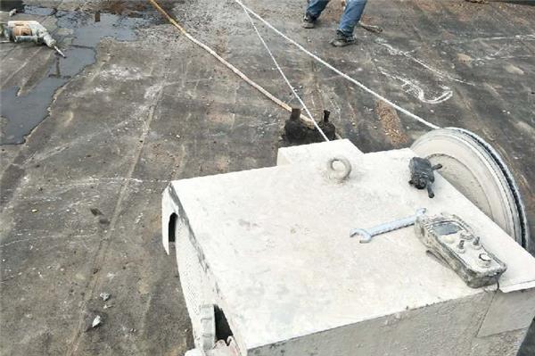 混凝土繩鋸機主要用于橋梁、橋墩、橋面、施工現場的切割