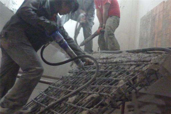 拆除一個混凝土樓梯需要多少錢？