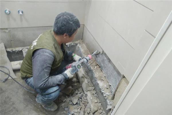 衛生間墻上的瓷磚怎樣拆省力？