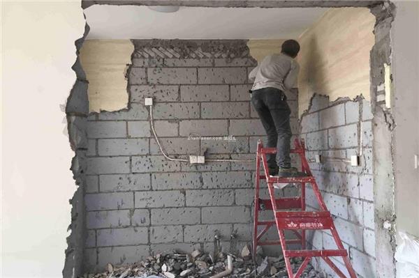 拆除墻地磚用什么工具？