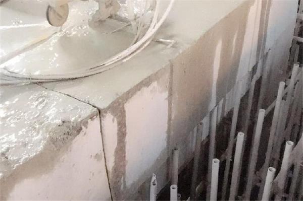 拆除鋼筋混凝土墻使用什么工具？