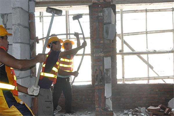 拆除作業時要注意哪些安全事項?