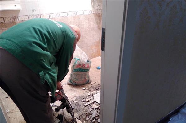 舊房裝修時怎么拆除瓷磚？