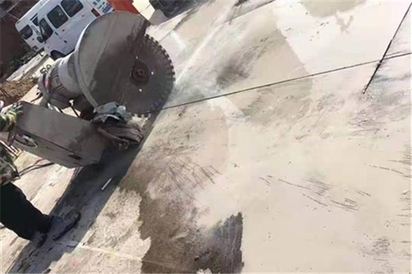 拆除混凝土頂板的施工方案。