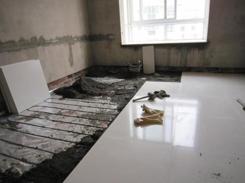 拆地磚時如何不破壞地暖管？