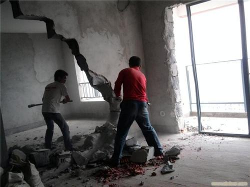 為什么裝修拆除砸墻要找專業的師傅？