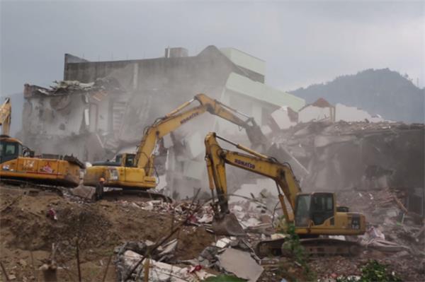 房屋拆除工程施工方案及保護措施。