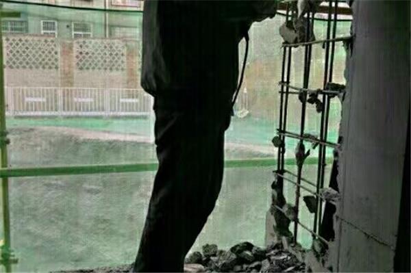 電鎬剔鑿磚墻開門洞對結構影響大嗎？