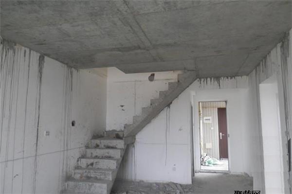 如何拆混凝土樓梯。