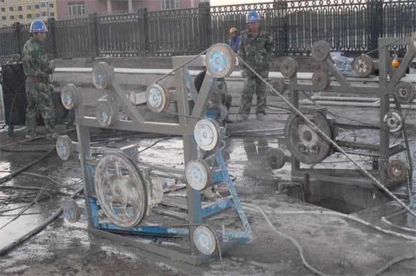 混凝土靜力切割拆除施工的方法。