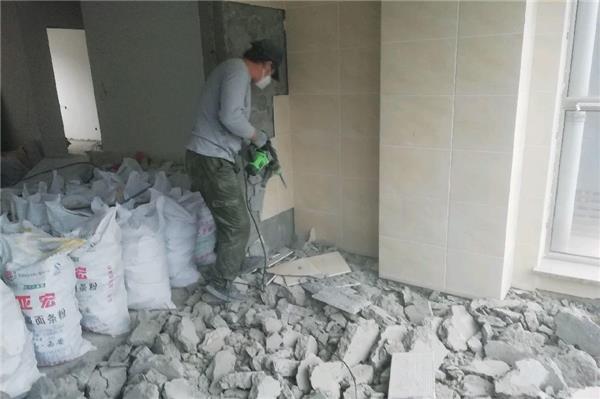 拆除舊裝修，如何砸瓷磚？