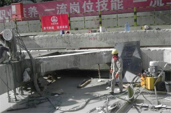 混凝土切割拆除工程，如何在頂板上切割拆除開(kāi)洞口？