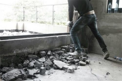 拆老瓷磚的方法是什么