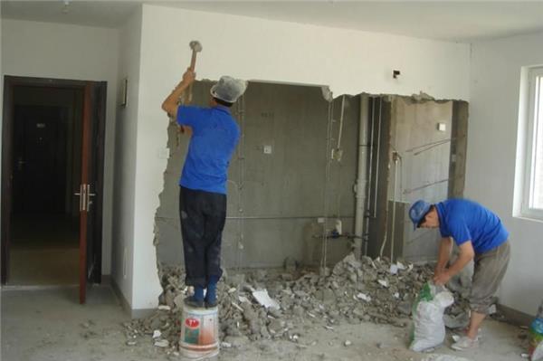 裝修砸墻拆除多少錢一平方 ？人工拆墻巧妙方法。