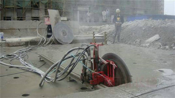 混凝土切割過程中如何預防污水進入非施工區域?