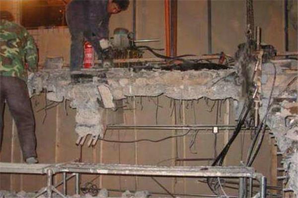 高效樓梯拆除為什么要找專業拆除公司?