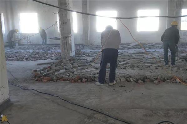 人工拆除水泥地面的方法？