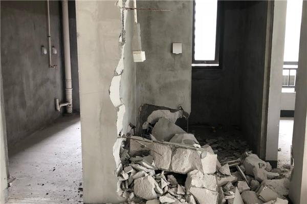 裝修拆除服務(wù)，拆除舊裝修，拆墻磚，拆瓷磚專業(yè)團(tuán)隊(duì)