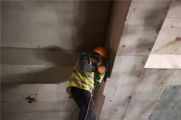 如何剔鑿地面、混凝土和墻面？