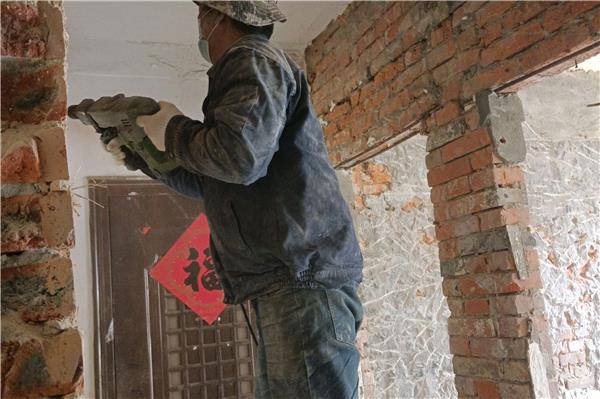 裝修拆除：墻磚、墻面專業拆除技巧全解析-裝修拆除服務：墻磚、墻面拆除的注意事項與處理方法