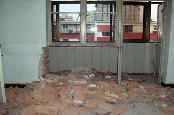 隔斷拆除服務(wù)，專業(yè)拆除公司，報(bào)價(jià)透明-隔斷墻拆除費(fèi)用，按平米收費(fèi)，公平合理