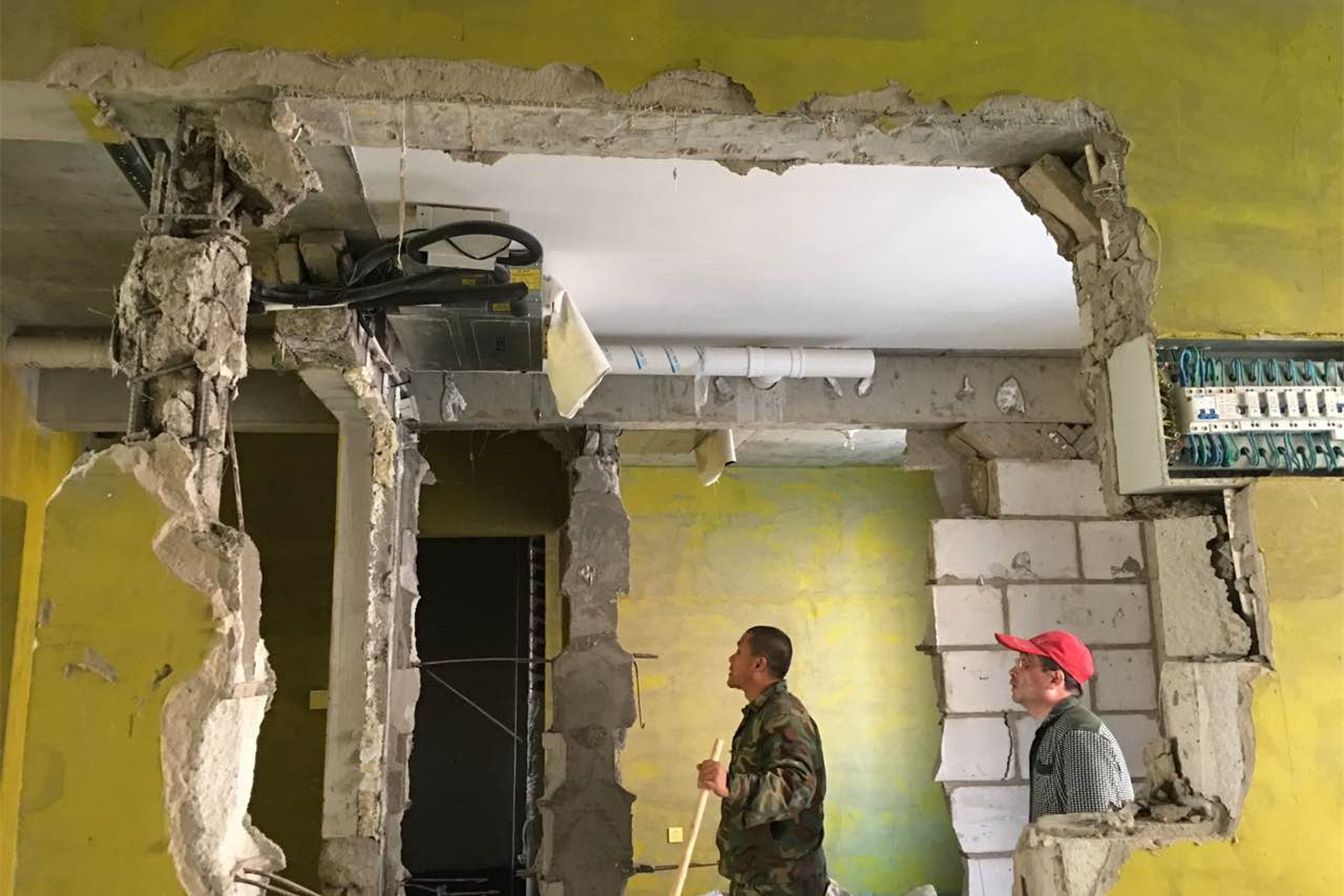 砸墻一時爽，一旦砸錯可能讓全樓變成危樓！家中這幾處墻體千萬不能砸！